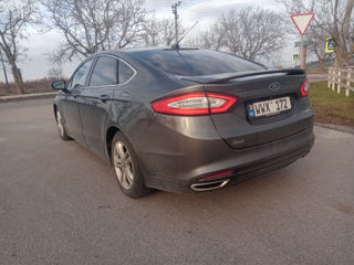 Ford Fusion foto 2