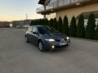 Renault Megane foto 2