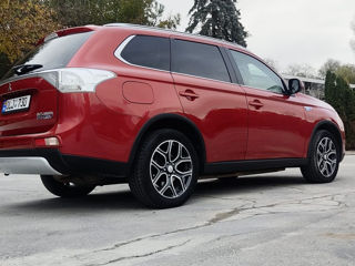 Mitsubishi Outlander foto 2