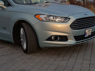 Ford Mondeo foto 2