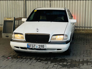 Mercedes C-Class foto 3