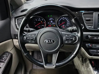 KIA Carnival foto 11