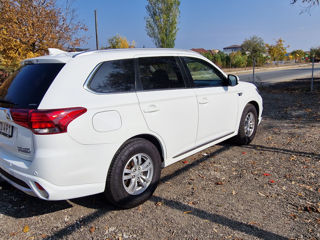 Mitsubishi Outlander foto 2