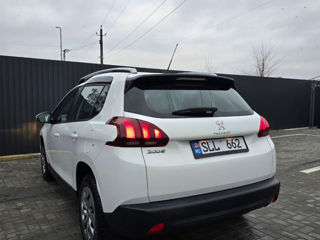 Peugeot 2008 foto 2