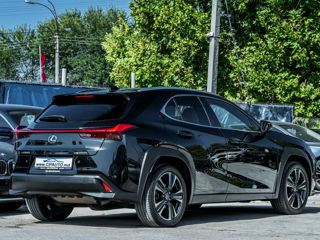 Lexus UX foto 2