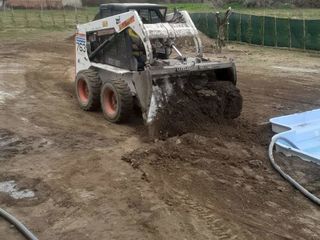 Servicii bobcat, servicii excavator. Servicii compactor, servicii basculantă.