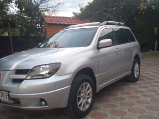 Mitsubishi Outlander foto 1