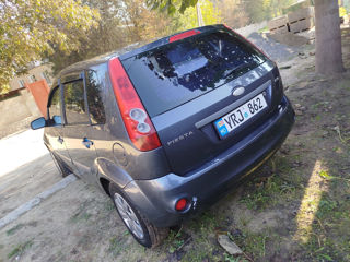 Ford Fiesta foto 5