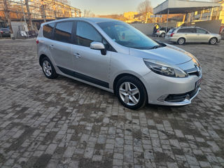 Renault Grand Scenic foto 2