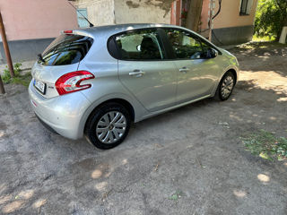 Peugeot 208 foto 4