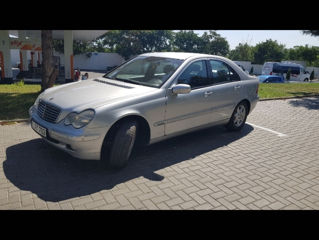 Mercedes C-Class foto 2