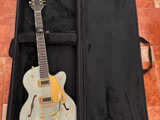 Gretsch guitar, microphone stands, keyboard stand foto 0