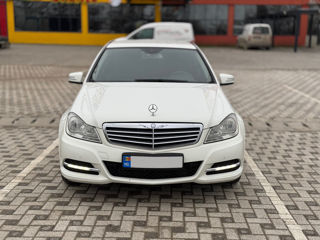 Mercedes C-Class foto 2