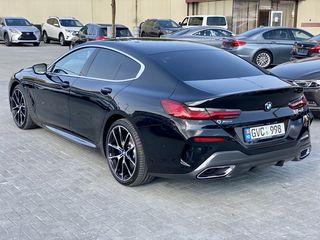 BMW 8 Series foto 4