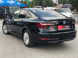 Volkswagen Jetta foto 4