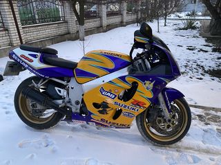 Suzuki GSX-R 600 foto 1