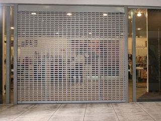 Rolete grilate din aluminiu de tip rulou pentru vitrine foto 6