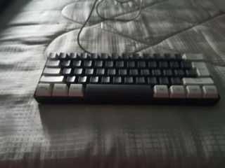 Vând tastatura led