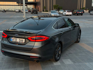 Ford Fusion foto 2