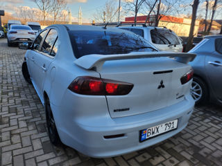 Mitsubishi Lancer foto 3