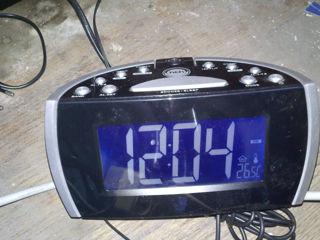 Часы настольные с радио, будильником, температурой и проектором hth