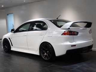 Mitsubishi Lancer foto 3