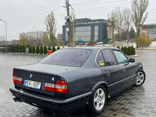 BMW 5 Series foto 3