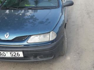 Renault Laguna foto 2