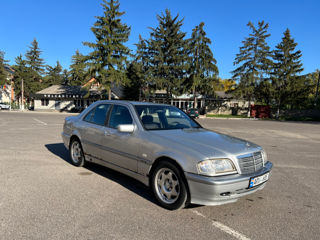 Mercedes C-Class foto 9