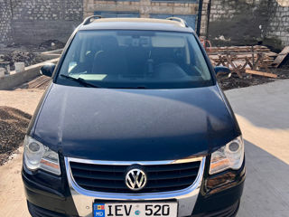 Volkswagen Touran foto 3