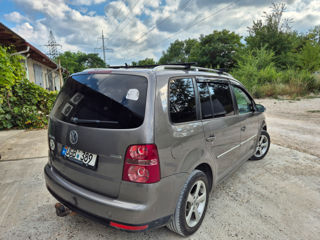 Volkswagen Touran foto 11