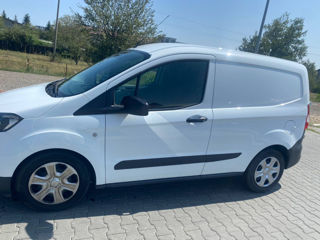 Ford Transit Courier foto 2