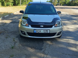 Ford Fiesta foto 1