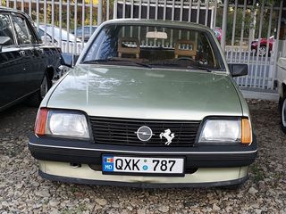 opel ascona 1.6i automat foto 2