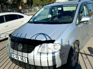 Volkswagen Touran foto 3