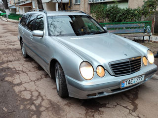 Mercedes E-Class foto 2