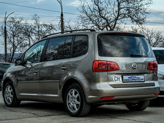 Volkswagen Touran foto 2