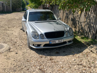 Mercedes E-Class foto 1