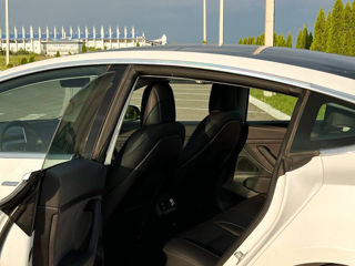 Tesla Model 3 foto 2