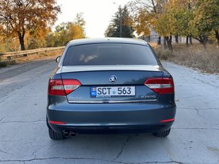 Skoda Superb foto 3