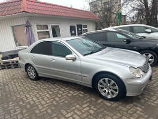 Mercedes C-Class foto 2