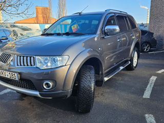 Mitsubishi Pajero Sport foto 2