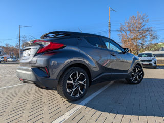 Toyota C-HR foto 2