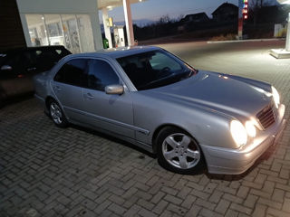 Mercedes E-Class foto 2