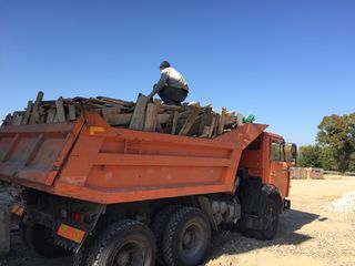 *Evacuarea deseilor de la construcți,apartamente muncitori,kamaz,bobcat. foto 7