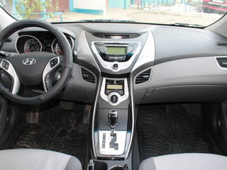 Hyundai Elantra foto 4