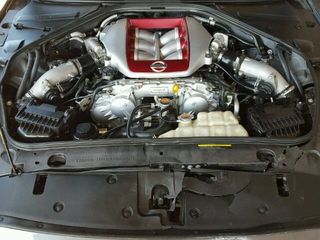 Nissan GT-R foto 9