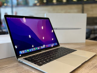 Cumpăr MacBook Pro 13 M1
