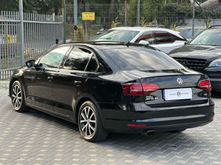 Volkswagen Jetta foto 4