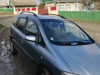 Opel Zafira foto 1